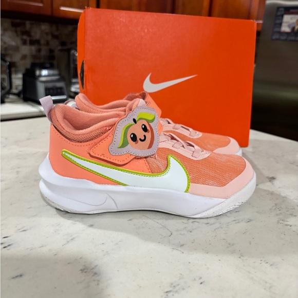 Size 13.5C Nike Team Hustle D 10 Lil PS 'Peach' DM4324-600 - Picture 3 of 6